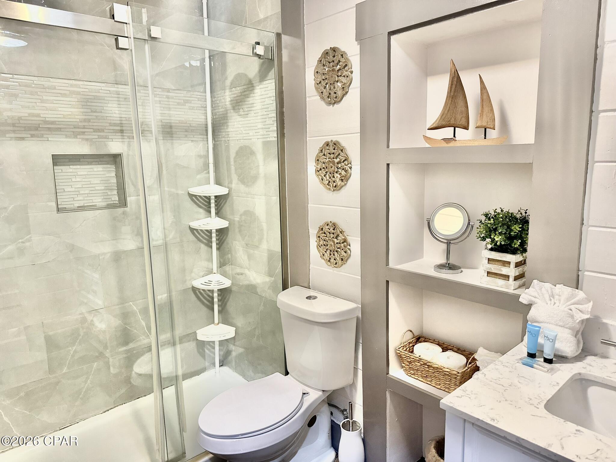 Laguna Beach Estates 6th Add - Residential