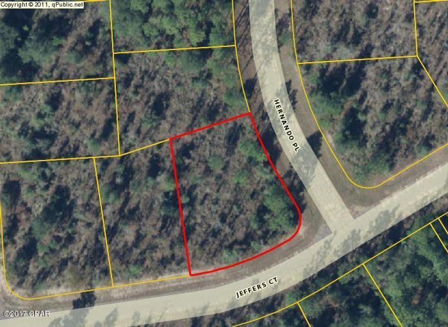 Very nice corner lot in Sunny Hills just minutes from Panama City and Pier Park, good access to Interstate 10 and the Panama City international airport, great investment also, not far from the golf course and Boat Lake, go view this lot.