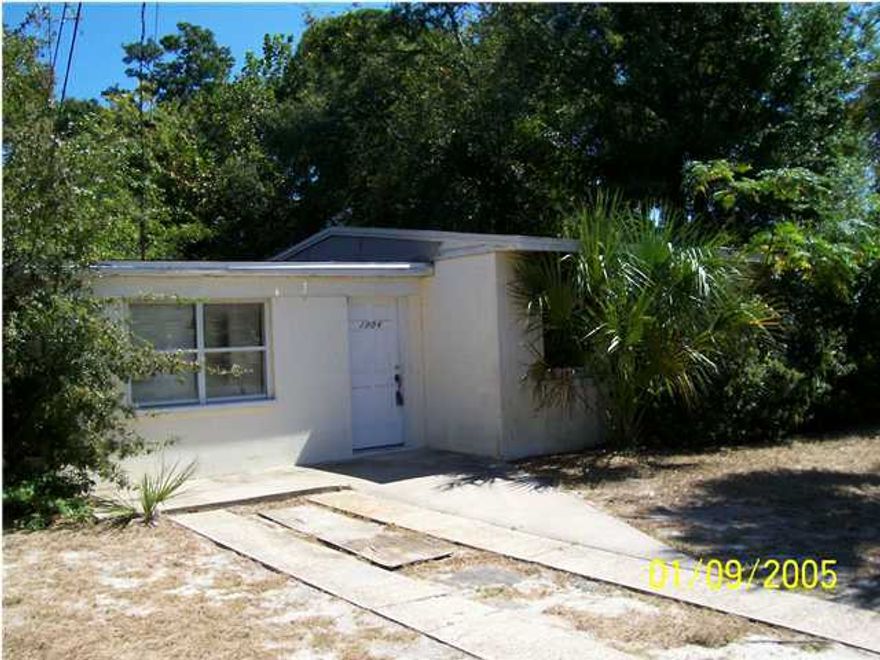 Home is just blocks from Gulf Coast Community College and minutes to the beach.