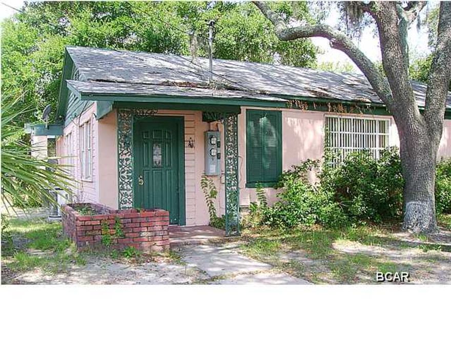 Centrally located close to schools and work, privacy fenced back yard, central heat and air, split bedroom plan, yard maintenance included.  Flat fee of $45 for water, sewer and garbage.