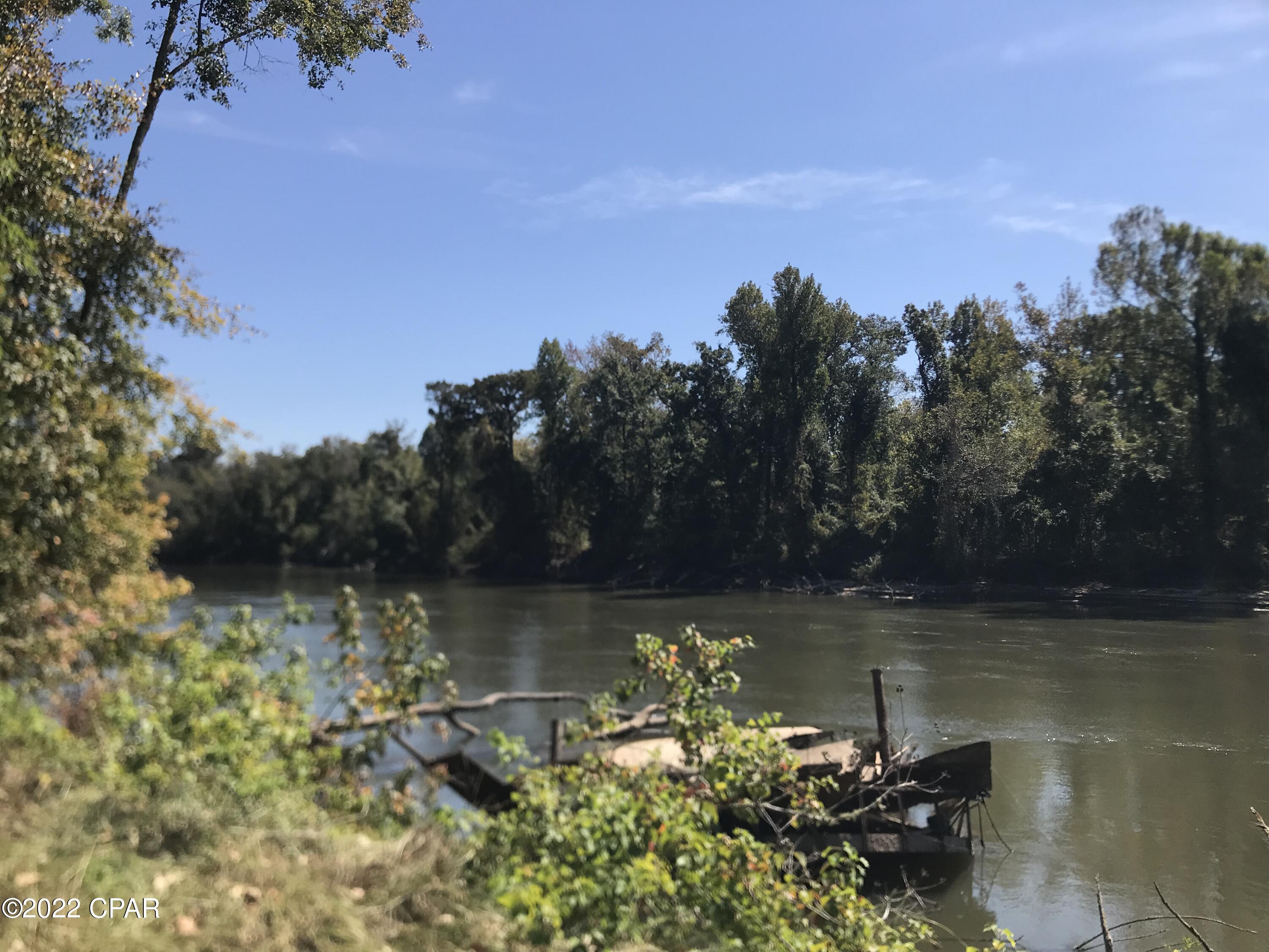 Red Bull Island - Land