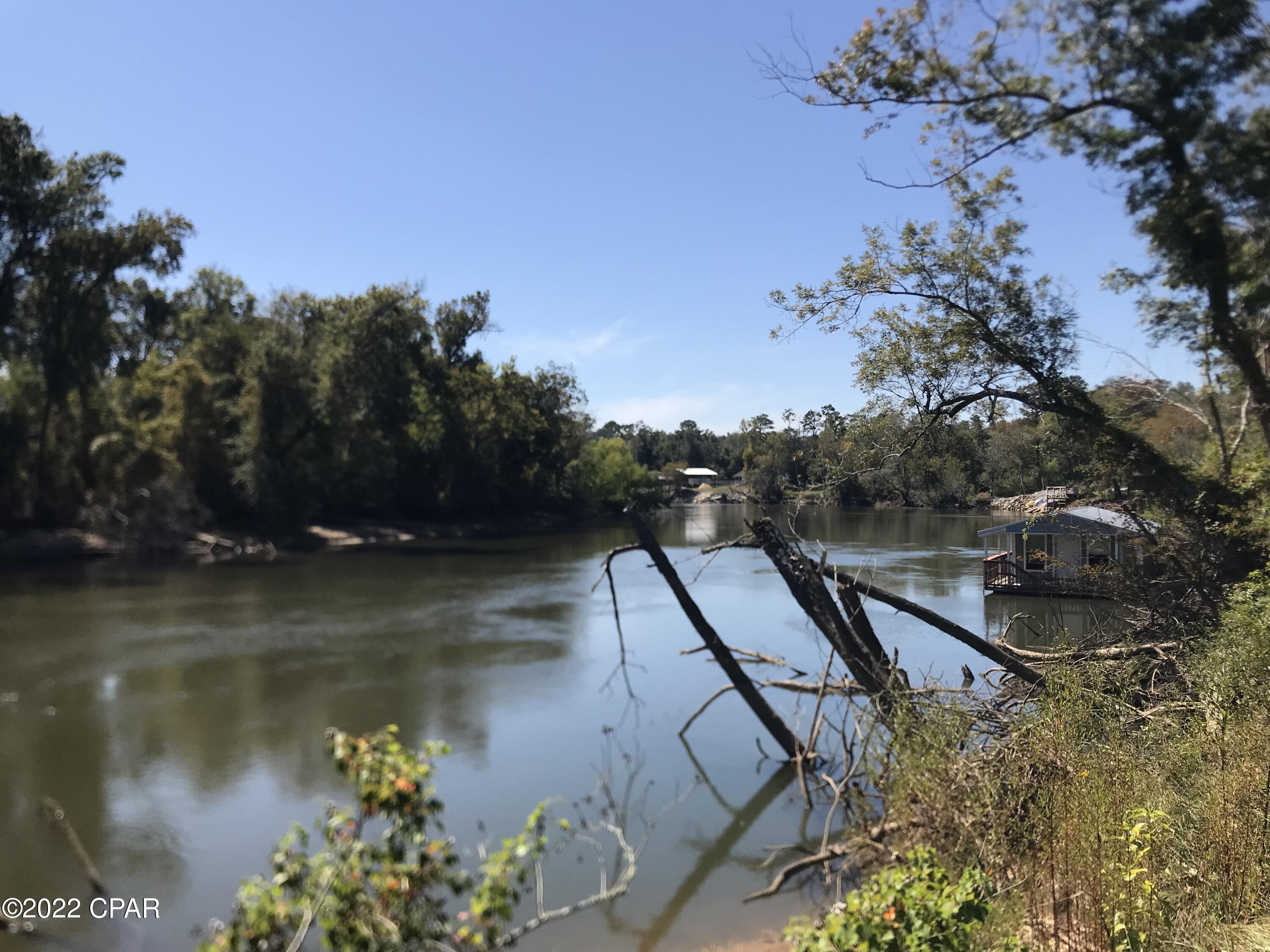 Red Bull Island - Land