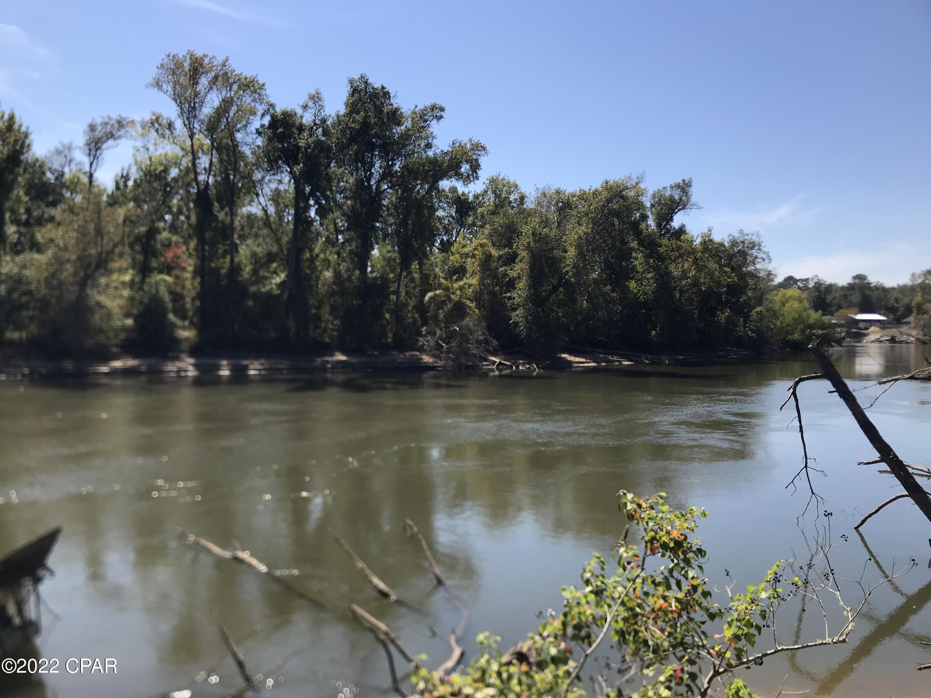 Red Bull Island - Land