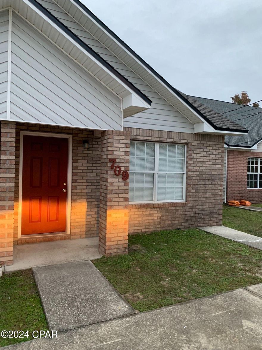 This townhome offers 2 Bedrooms and 2 full Baths. Spacious living room with vaulted ceilings. Large walk in closets in both bedrooms. Outside room for washer and dryer off the back patio.

*No Pets*
