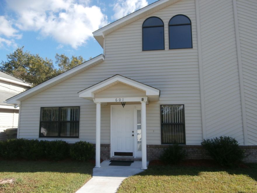 Nice 3 bedroom/2 bath townhome in Lynn Haven. 2 bedrooms downstairs, and the master upstairs. Kitchen is open to the living room. The living room has a vaulted ceiling and wood burning fireplace. Additional parking and storage building in the back yard. Yard is partially fenced.