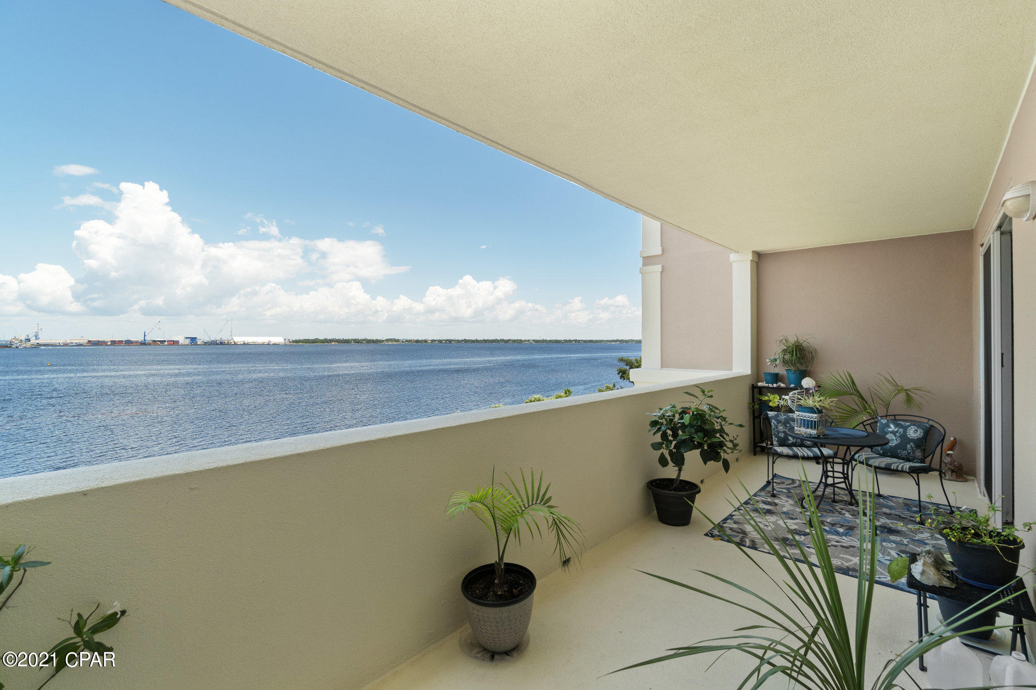 Magnolia Bay Club - Residential