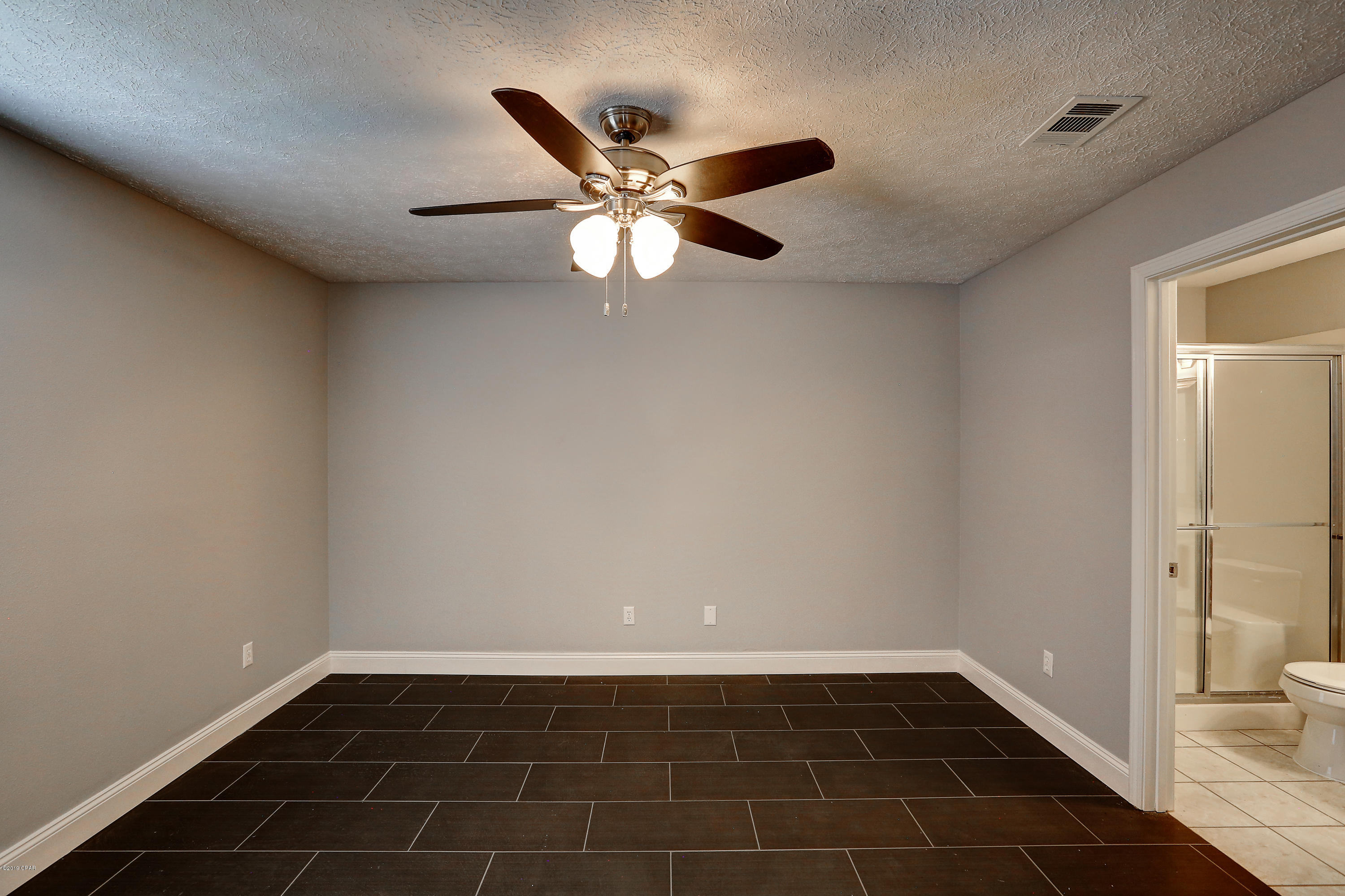 Pine Tree Place Unit 1 - Residential