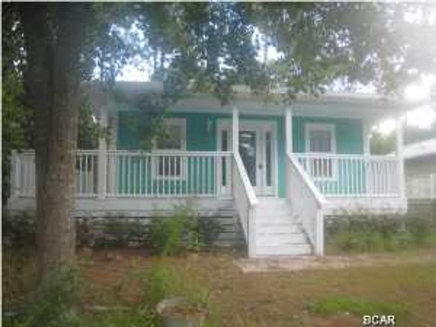 Recently updated, adorable beach cottage in Point Washington only 3 blocks from the bay. Home has beautiful hardwood floors, recessed lighting, drop in sink, pendant lights and upgraded ceiling fans.