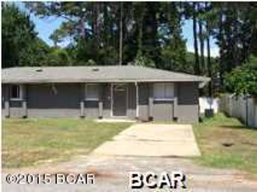 This is a 3 bedroom, 2 bath duplex unit located in the Thomas Drive area - close to Publix and Winn Dixie. This unit is just a few blocks to the lagoon, and only minutes to the beach. This home features all tile floors, and fenced back yard.