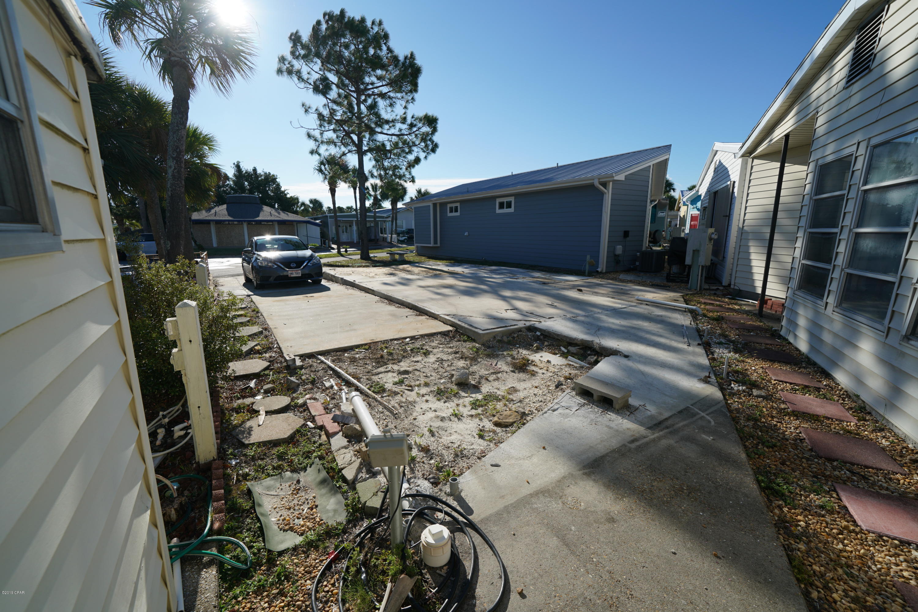 Venture Out Travel Trail - Land