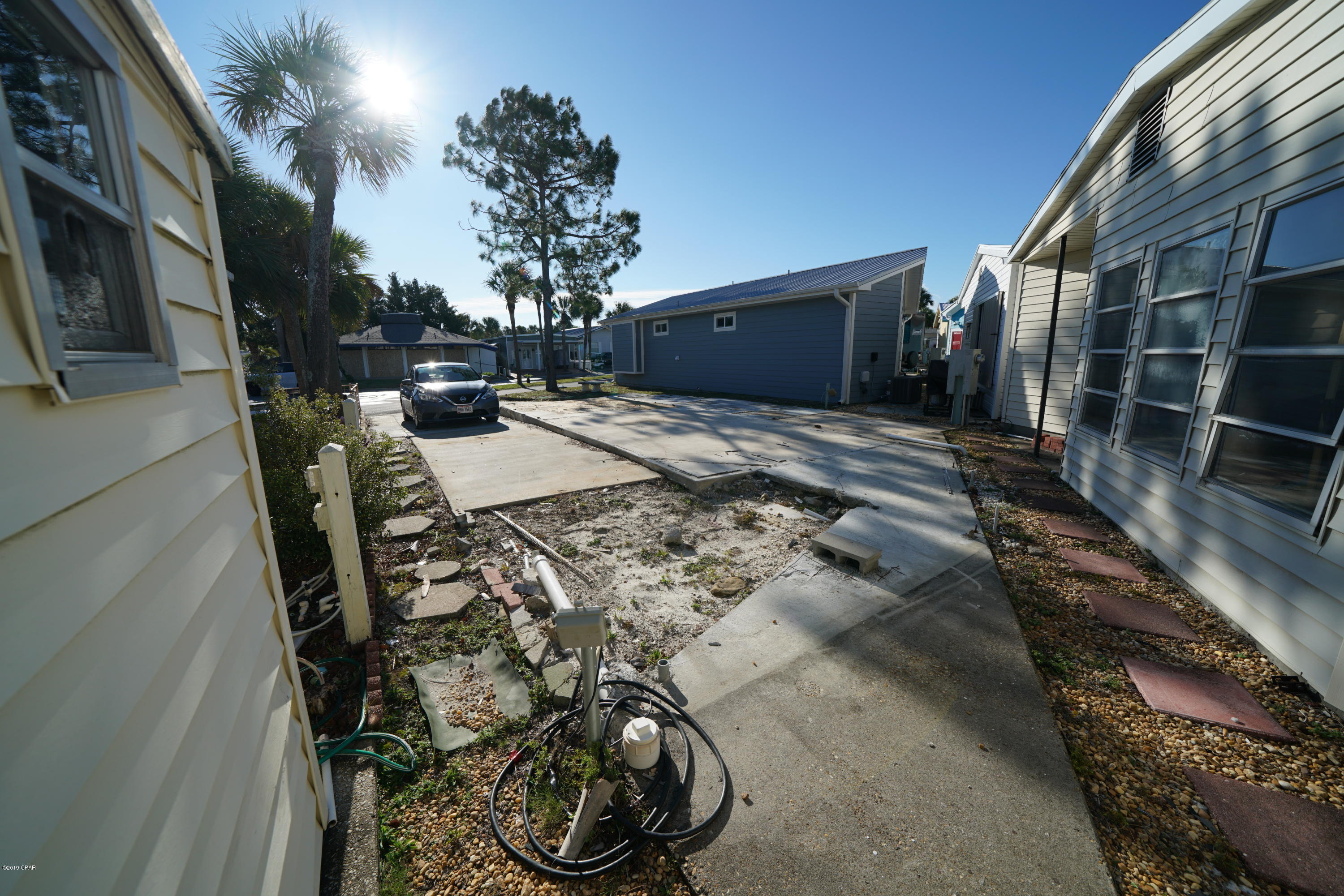 Venture Out Travel Trail - Land