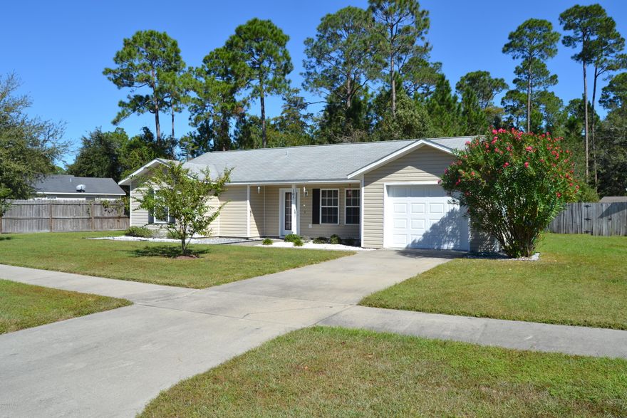 This 3/2 is nestled in a quiet neigborhood, just seconds from the beautiful Port St. Joe coastline. 

Very well maintained this home has everything you need to start coastal living. Master has double vanity and plenty of closet space. The additional bedrooms are good sized. The laundry/mud room gives you a second entrance in back as well as access to the 1.5 car garage. If you are looking for a great home in a great location look no further. Call today to schedule your private viewing.
