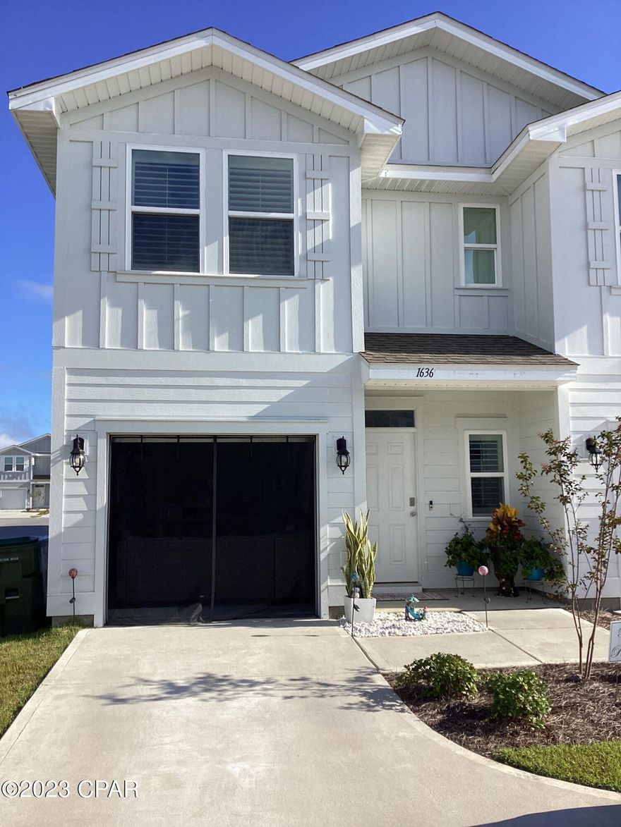 New townhome located in highly desired Lynn Haven! Open concept kitchen and living area with 1/2 bath downstairs. 3 bedrooms and 2 full baths are located upstairs. Located in Landin's Landing community, which is close to schools, shopping, dining, and everything that Bay County has to offer.

*Unfurnished*

*No pets*