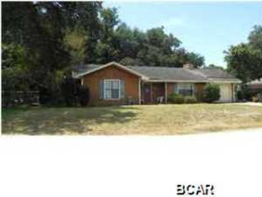 Investment Opportunity, Bank Owned 2 Ba/2 Ba home, nice living room and kitchen, tile floors with wood laminate in bedrooms. Home needs a new roof and siding repairs. Bring offer!