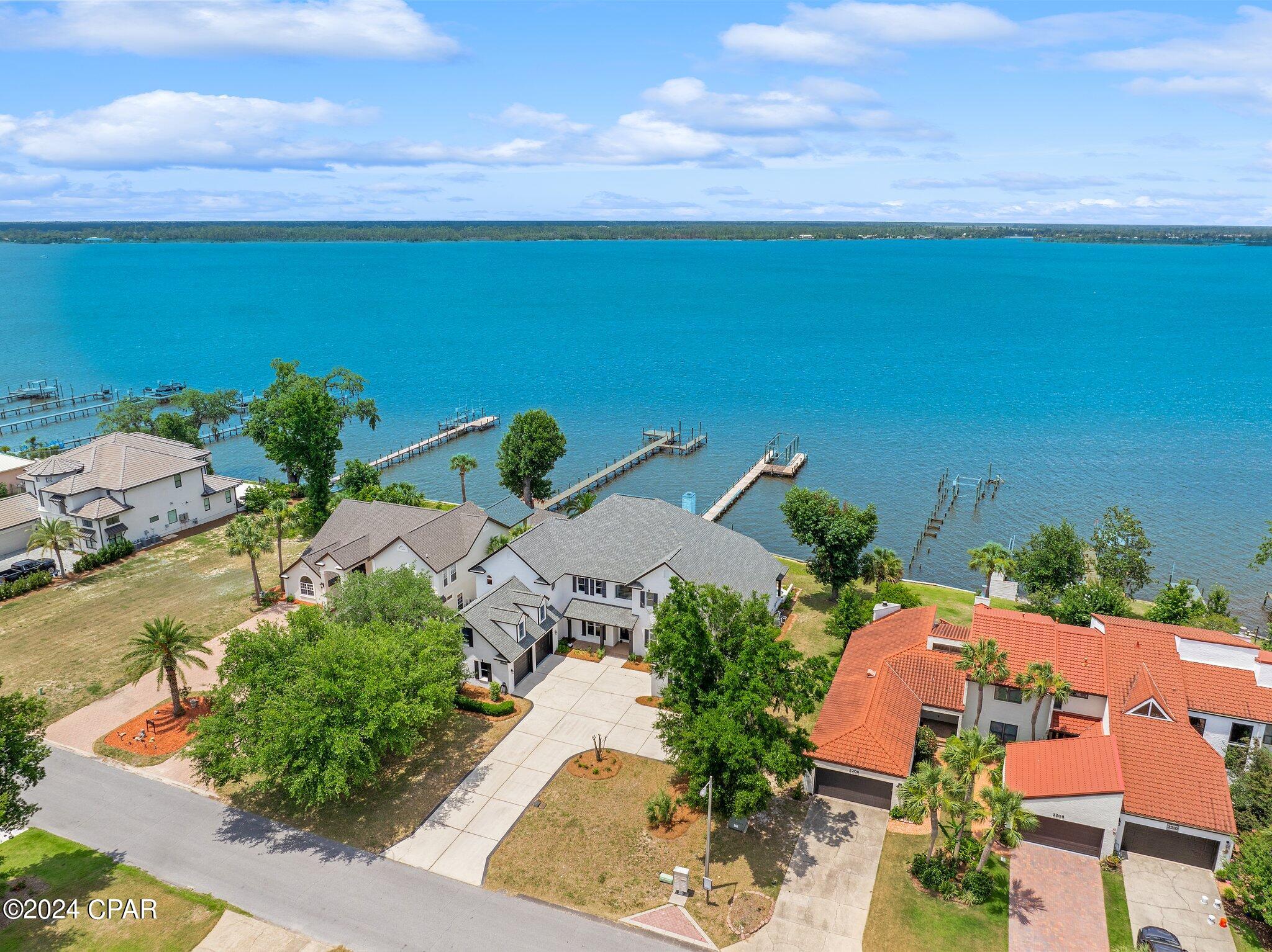 Tropical Bay - Residential