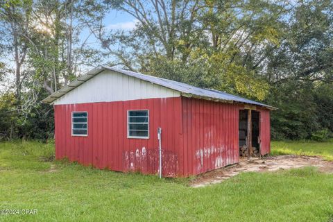 A home in Cottondale