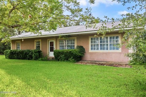 A home in Cottondale