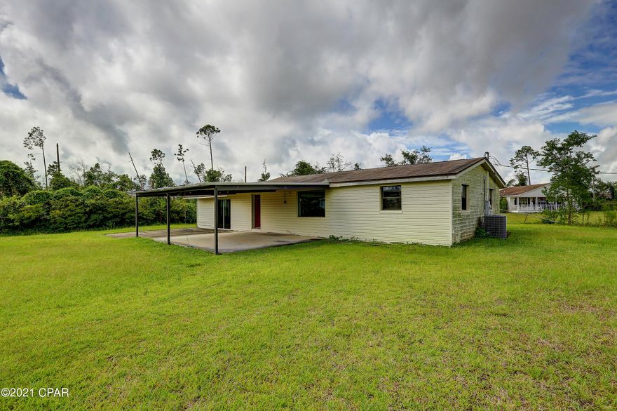 Investors or great rental property. This is a great area located across from the popular Deerpoint lake. This home is located in a nice area with a large yard and has a lot of potential. Please verify all information.