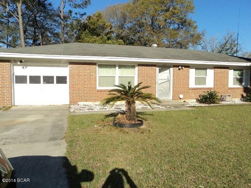 Well maintained Brick home close to Tyndall Air Force Base. Spacious 3BR 2BA home with 1 car garage. Large fully equipped Kithen, Dining, Living room, 16x20 Florida Room, large enclosed patio area and Security System. Back yard is fenced in with two sheds. New Roof 2007, Hurricane Window 2006, Exterior Painted 2010, Refrigerator 2013, Water Heater 2009.

All dimensions are approx.