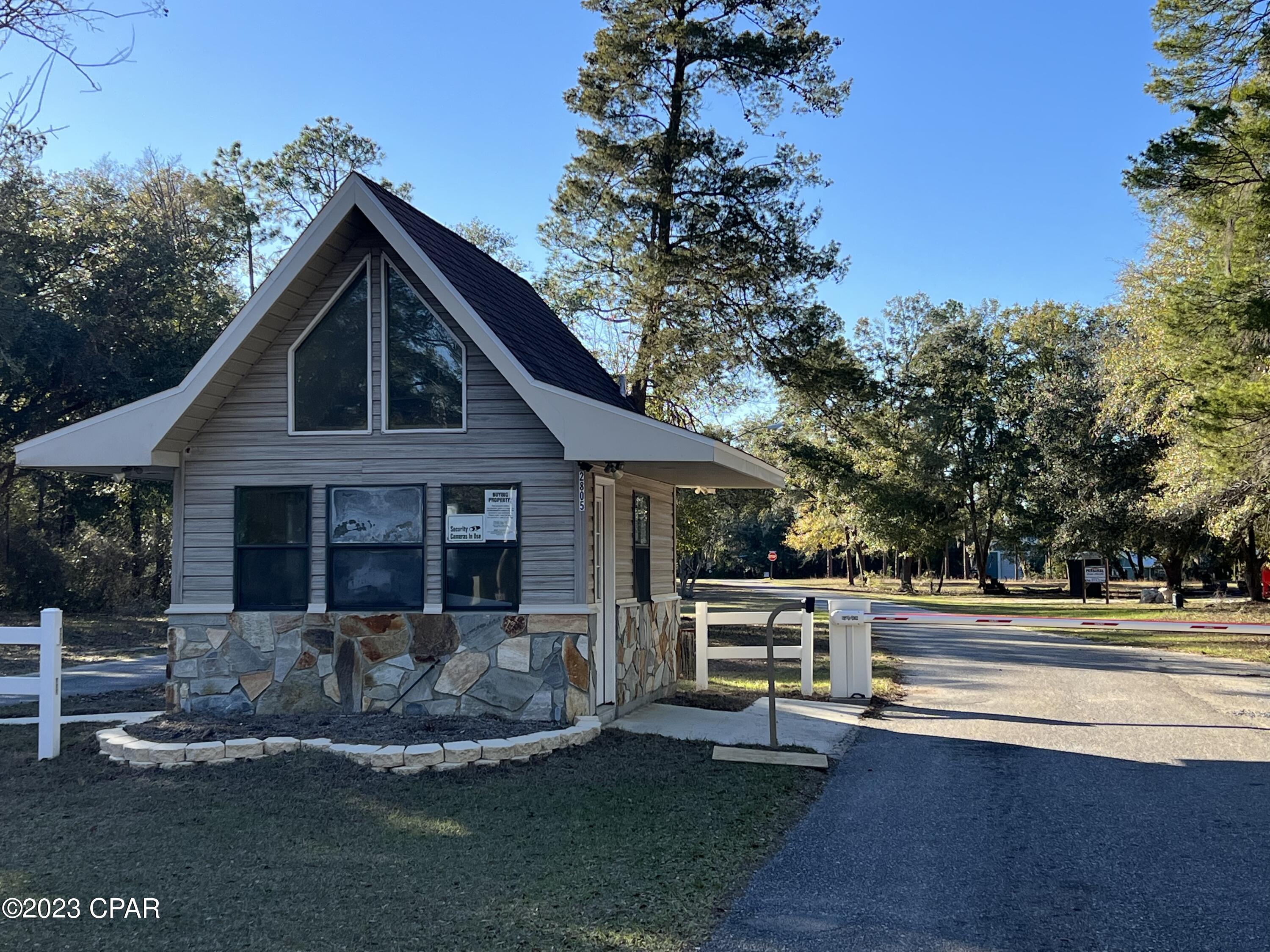 Paradise Lakes - Land