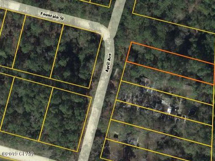 A beautiful home site in the quite town of Fountain away from the congestion of the big city.