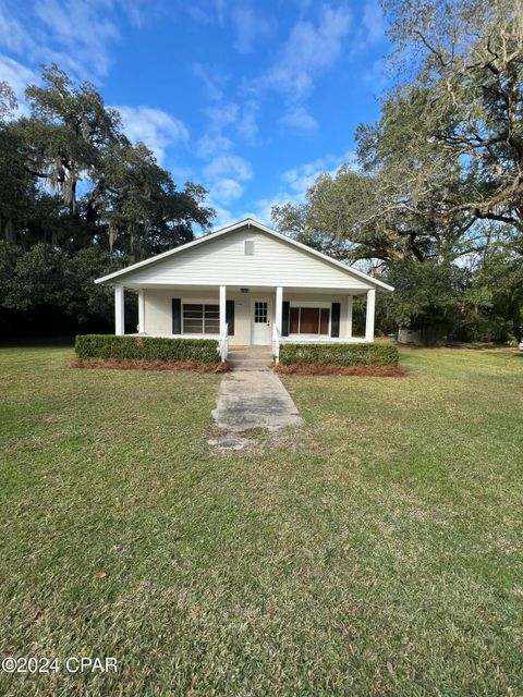 A home in Cottondale