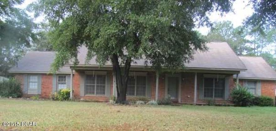 ''WATERFRONT CANAL'' 

3BR 2BA home w/2-car garage. This home is on a canal and has a boat dock, boat ramp, sea wall, in-ground pool, privacy fenced backyard open to the canal, fruit bearing tree.



The den has a wood burning fireplace, vaulted ceiling, wood floors through out the home and a large screened in patio.