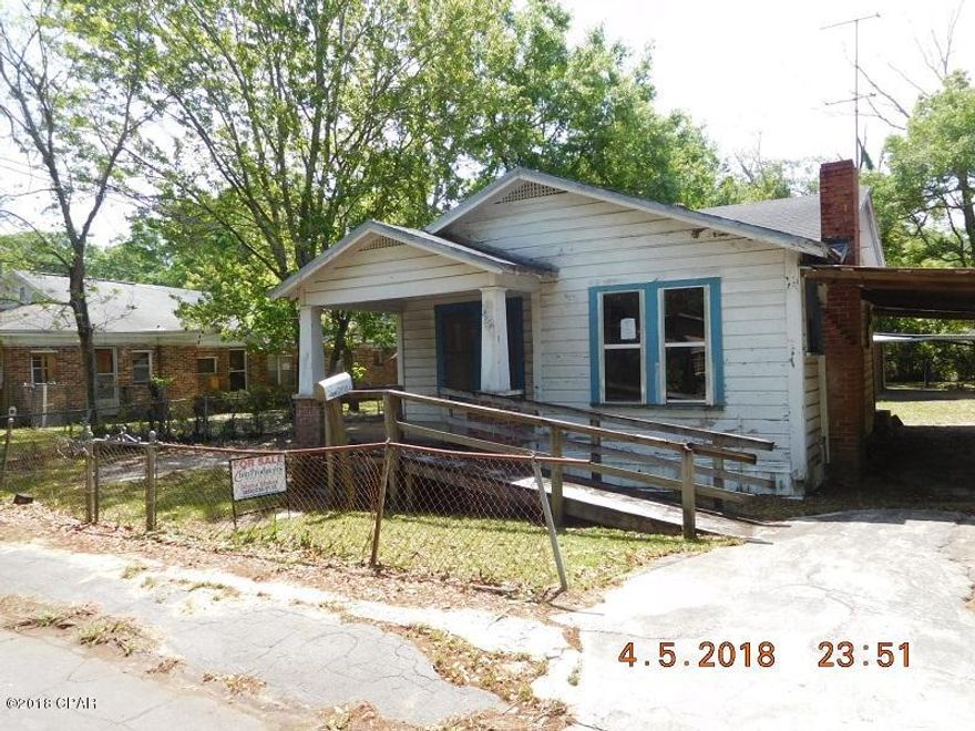 Great potential, 2 bed room 1 bath cottage with carport.