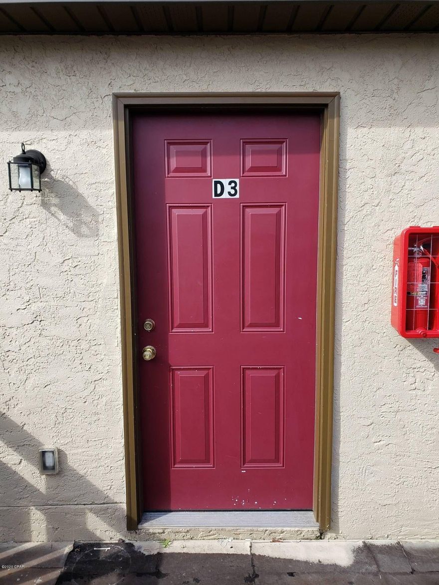 This apartment offers 2 bedrooms and 1 bath. Upstairs unit located near TAFB, schools, and entertainment. Laminate vinyl plank flooring throughout. Updated kitchen cabinets and appliances and includes washer/dryer hookups.



*Trash, pest control, and lawn service included*



*Owner will consider accepting Section 8*



*No pets*