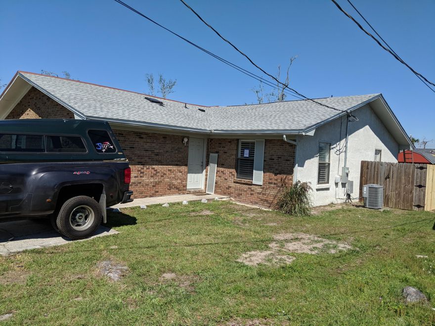 3 Bedroom @ bath duplex close to tyndall afb, shopping,restaurants, and water activities. Entered for comp purposnees