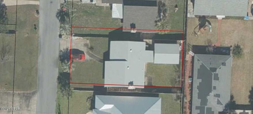 Nice home that needs some TLC.