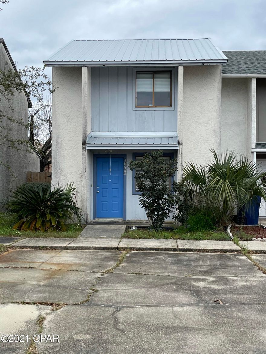 'CURRENTLY UNDER CONTRACT, SELLER ACCEPTING BACKUP OFFERS'



Calling All Investors !

Here is an opportunity for a quick flip or a nice addition to your rental property portfolio !