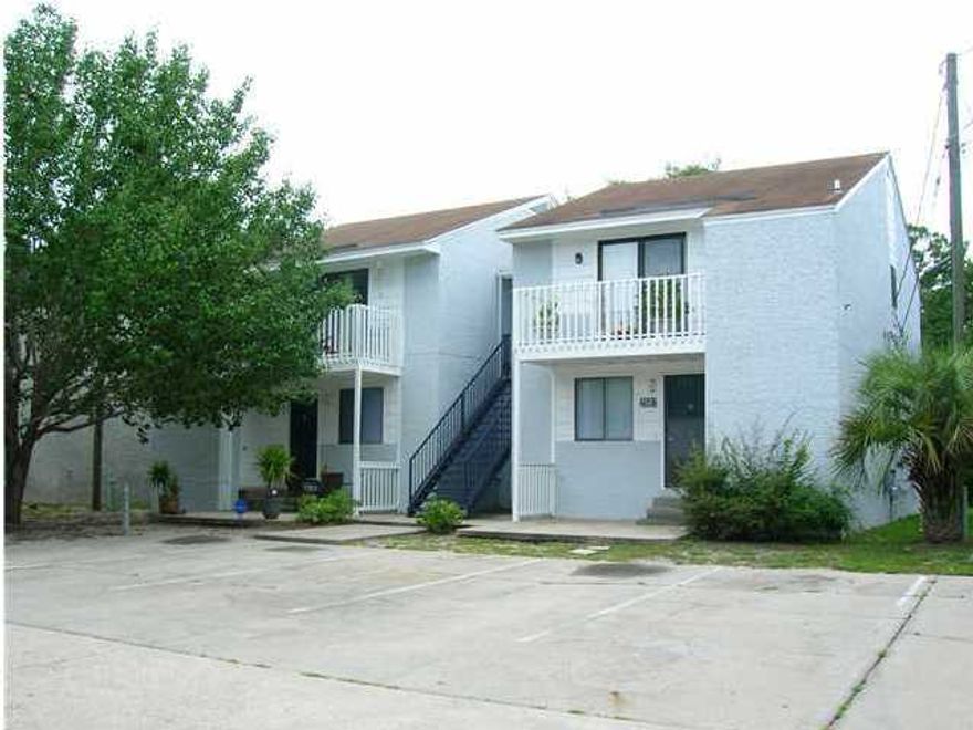 2 bedroom 1 bath upstairs unit near St Andrew's Marina. Water, sewage, garbage included. Washer & dryer hook-up. $750 per month with a $500 deposit.