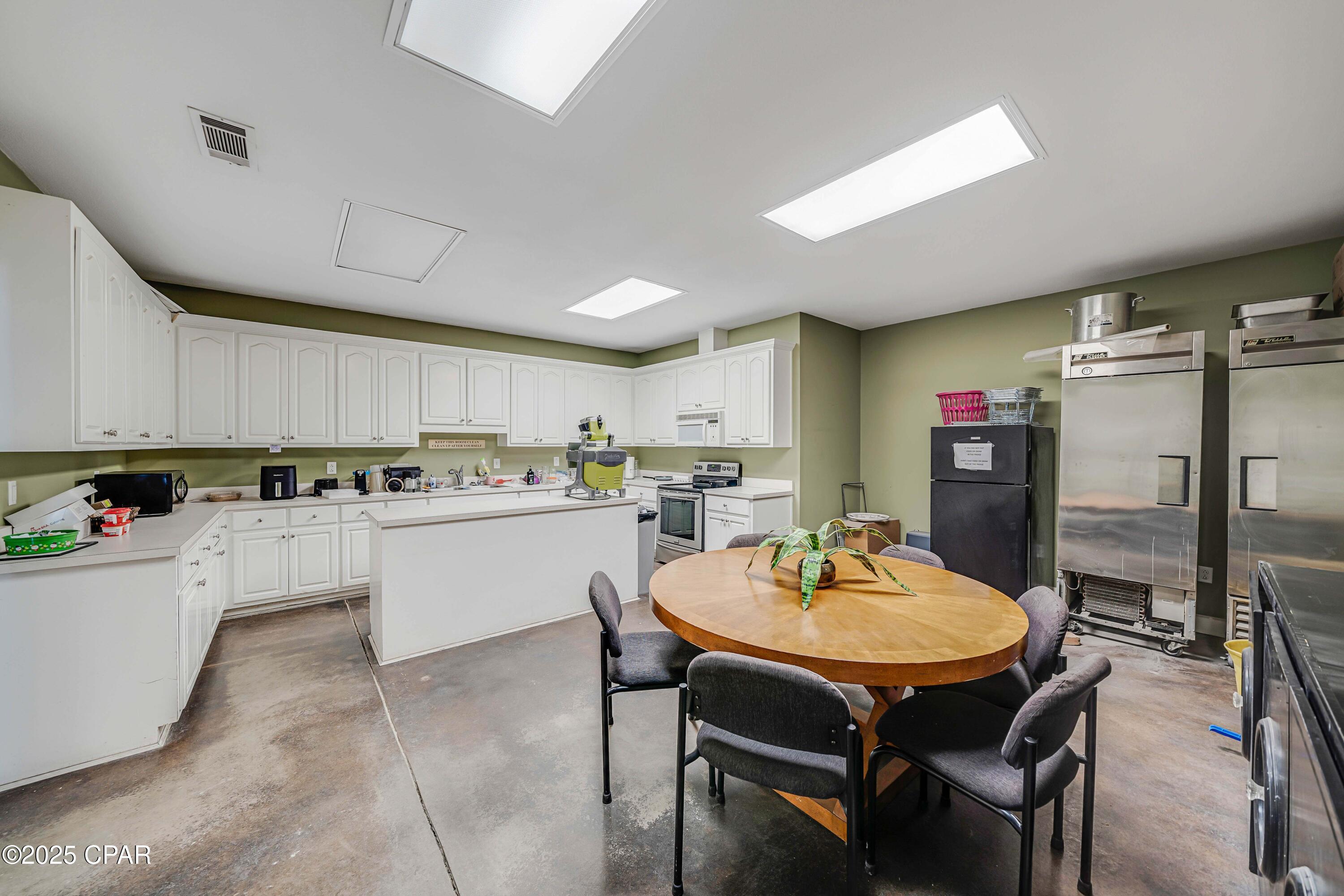 Beach Commerce Park - Commercial Lease