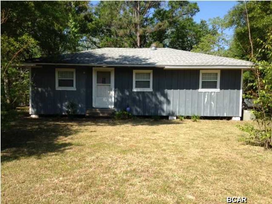 On Dead Lakes with 150 foot frontage on 3/4 of an acre.  3 bedrooms, one bathroom, wood floors, galley kitchen, central air conditioning, wood floors and a screened porch across the back of the home facing the lake.  Quiet and peaceful with great fishing.  Truly a Florida cottage fish camp or primary home.  Home has security system.