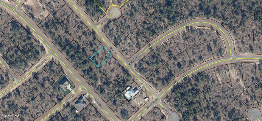 Excellent lot to build your new home in Sunny Hills. This deed restricted subdivision is 25 miles north of Panama City and 18 miles south of Chipley. The community features a popular 18 hole public golf course and many fine fishing lakes. Great opportunity to invest in the future of the Florida Panhandle. Buyer to pay Title Insurance, Closing fee, and Doc Stamps on the Deed.