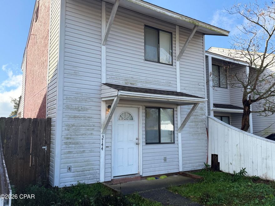 NO HOA FEES, Affordable 2 bed , 1.5 bath End Unit with fenced back yard. The first floor offers Livingroom/dining area and half bath, kitchen with breakfast bar. Sliding doors off the dining area access the covered back porch, laundry room and fenced back yard. 2nd floor you have 2 nice size bedrooms and full bath.

Call today to schedule an appointment for showing.

Unit next door also available MLS 780830