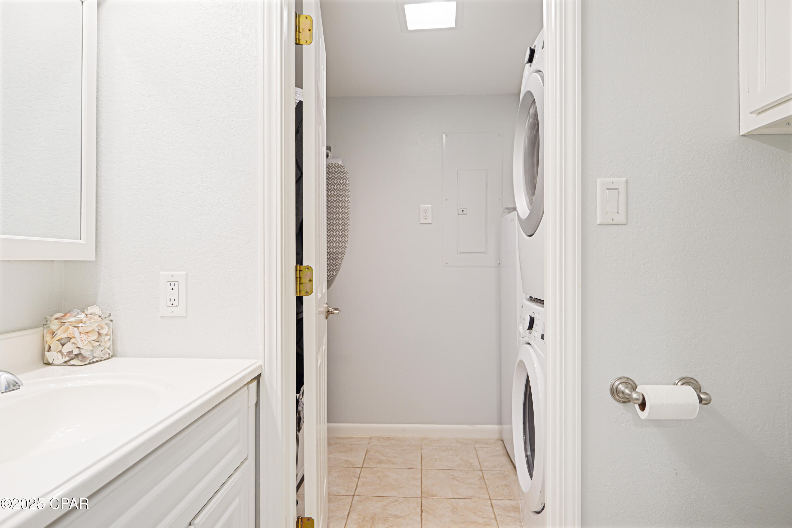 Sunnyside Beach & Tennis Condo - Residential