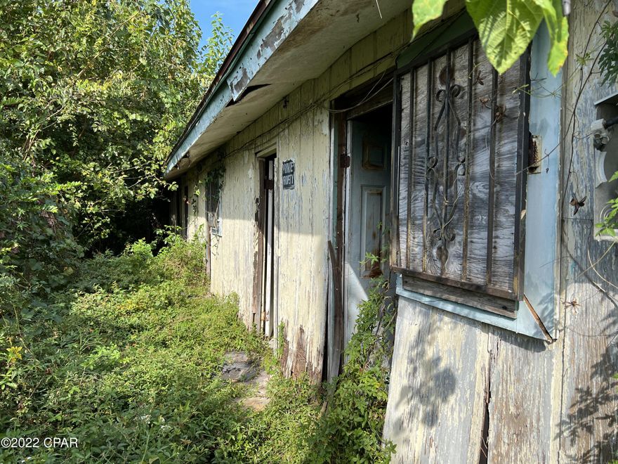ATTN: INVESTORS - Great renovation project or investment opportunity. This property has (6) individual one bedroom/one bath, ''efficiency/studio type units'' that need extensive renovations. Possibilities are endless with this property, as you could restore the property to 6 studio units, or convert it to a triplex/quadplex with certain units converted to a 1 or 2 bedroom layouts. Regardless of how you rebuild, this could bring in significant passive income once it's finished. Located in the up and coming neighborhood of Springfield, you have quick access to downtown Panama City (8 minute drive) and Tyndall Air Force Base (10 minute drive). Please contact listing agent for more information.



 Property will be sold AS-IS.