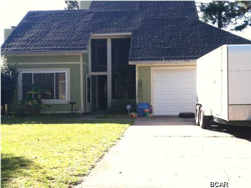 SUPER LOCATION HOME SITUATED ON A CUL-DE-SAC, CENTRALLY LOCATED NEAR THE MALL, HOSPITAL, AIRPORT. MASTER BEDROOM SUITE UPSTAIRS. OPEN FLOOR PLAN, SEPERATE DINING ROOM, INGROUND POOL WITH WATER FALL.