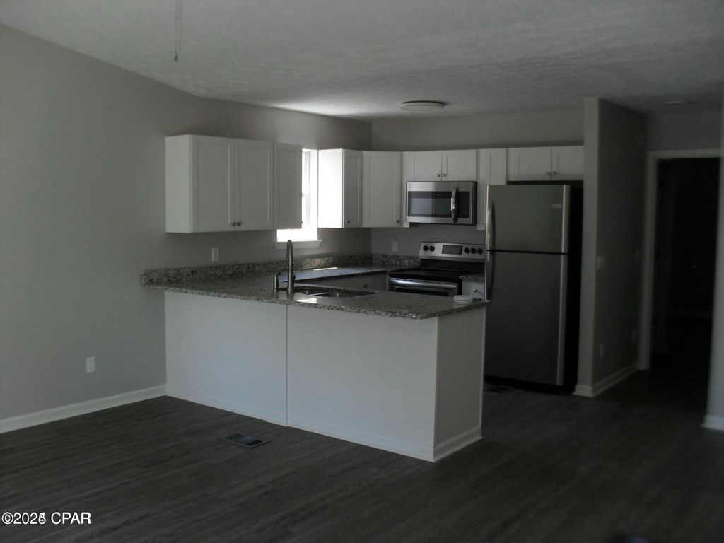 listing image 0