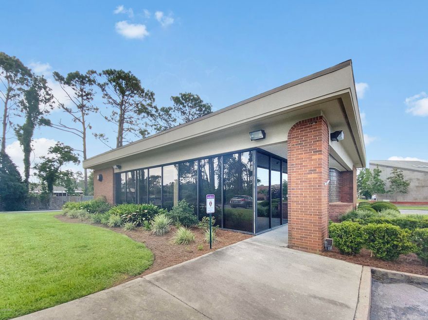 Turn-key former bank/credit union branch ready for immediate occupancy. This +/- 2,430 SF facility is located on 1.15 acres with approximately 200 feet on Thomas Drive in Panama City Beach, Florida. The property features double drive-thru lanes with circular driveway, two points of entry with easy access and high visibility,+/-21 private parking spaces, ATM space, teller lines, vault, private offices, restrooms, and  break room.