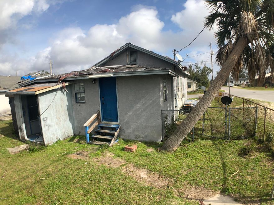 Attention Investors: This 1050 sqft corner lot property with 3 beds and 1 bath is ready to welcome new home owners. Situated in a growing, peaceful community minutes away from restaurants, schools and main points of the city! Property is in need of repairs and updates. This property will go fast!