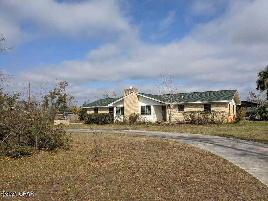 All sizes are apx///SOLD 'AS IS'---OLDER HOME THAT NEEDS SOME UPDATING-would be a great investment to spend a little and obtain a BIG equity!!!!3/2 with large in-ground pool that may need a liner replaced!! GREAT CENTERAL LOCATION!!!