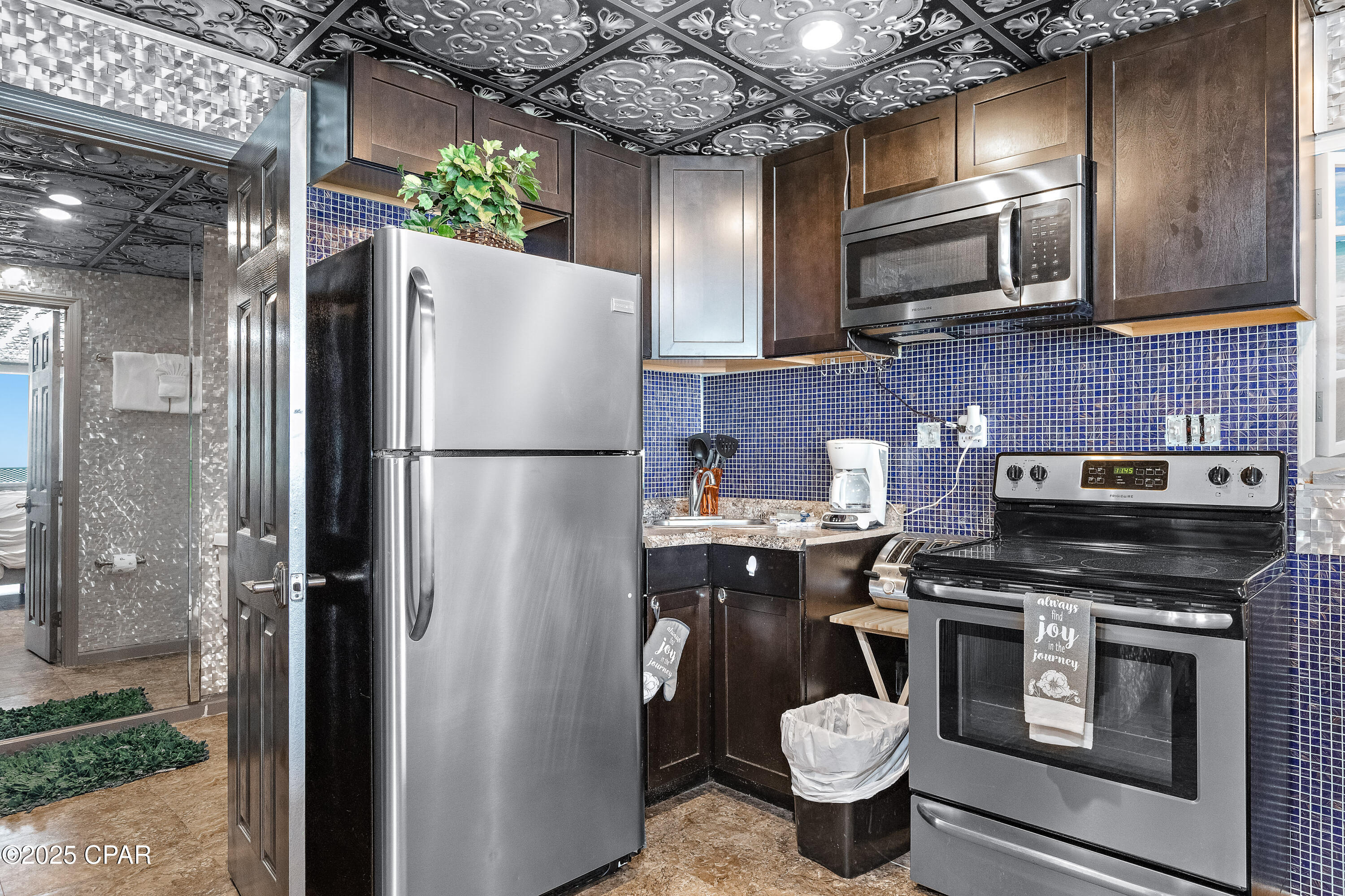 Fontainebleau Terrace - Residential