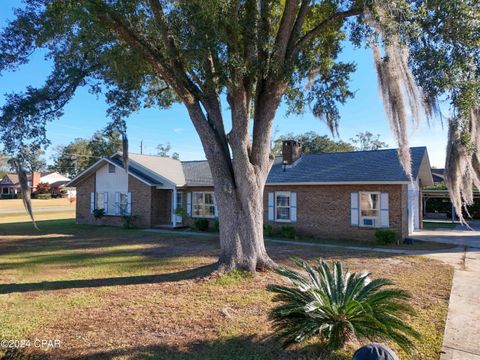 A home in Blountstown