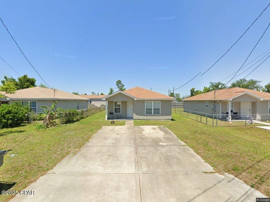 First two weeks Free for Approved Applicant.
Discover comfort and convenience in this well-maintained 3-bedroom, 2-bathroom single-family home located in a quiet residential neighborhood in Panama City's Callaway area. This home offers a great blend of privacy, functionality, and affordability — perfect for families, working professionals, or military personnel stationed nearby.