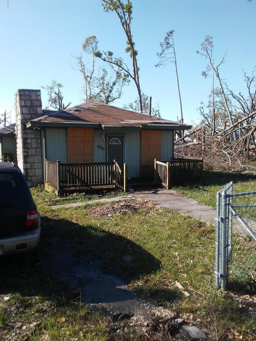 LOTS OF WORK HAS BEEN DONE FOR YOU!

New Roof, New Painting, New Decking, New Lower Cabinets in Kitchen, New Dishwasher... Have to see!



Currently the house is contracted to be rented for $800 a month starting May 1, 2019.... What a Cash FLOW>>> IMMEDIATELY! 



The room sizes are approximate.  All measurements and details are the responsibility of the Buyer or Buyer's Agent to confirm.