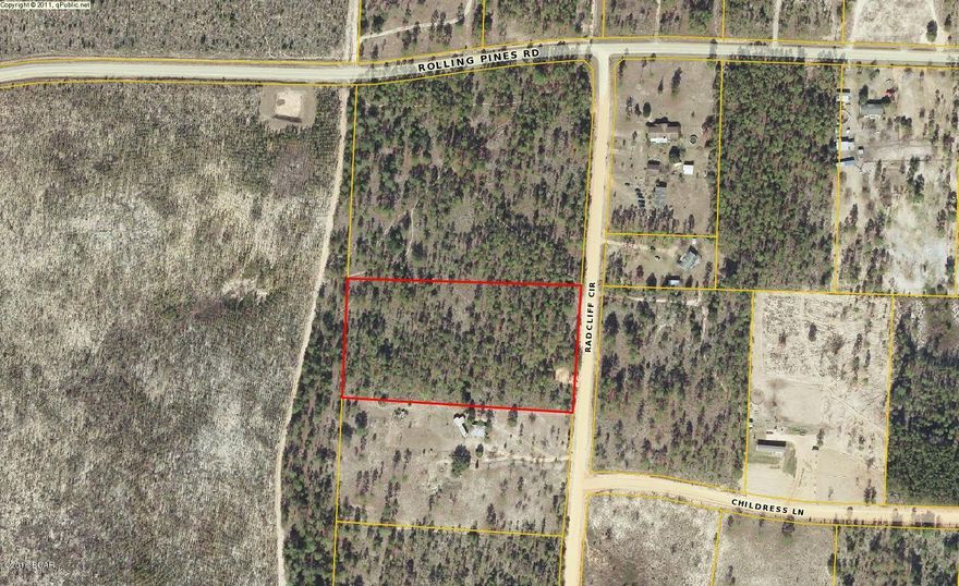 Ready to Build? Very nice buildable land that offers quite country living at its best. Build your dream home today, mobile homes allowed. Nice wooded 5 acres. This property is also located just a short drive to Panama City Beach home of the ''World's Most Beautiful Beaches'' and the new airport. Gorgeous lot, fantastic price! Adjacent to the property is 38,000 acres owned by the Northwest Florida Water Management District that is an unspoiled conservation area. Drive by and take a look.