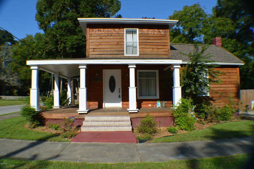 This lovely home situated in the historic district of Chipley is quite charming. It has been completely updated to include stainless steel appliances, marble with tile throughout, recessed lighting in master bedroom, alarm system and a new roof. The quality workmanship around all door entries and windows is just absolutely stunning. Tilework in bathrooms is truly unique and very elegant.  Various flooring includes tile,laminate and carpeting.  This is an amazingly beautiful home located in the heart of Chipley and is conveniently located to shopping.